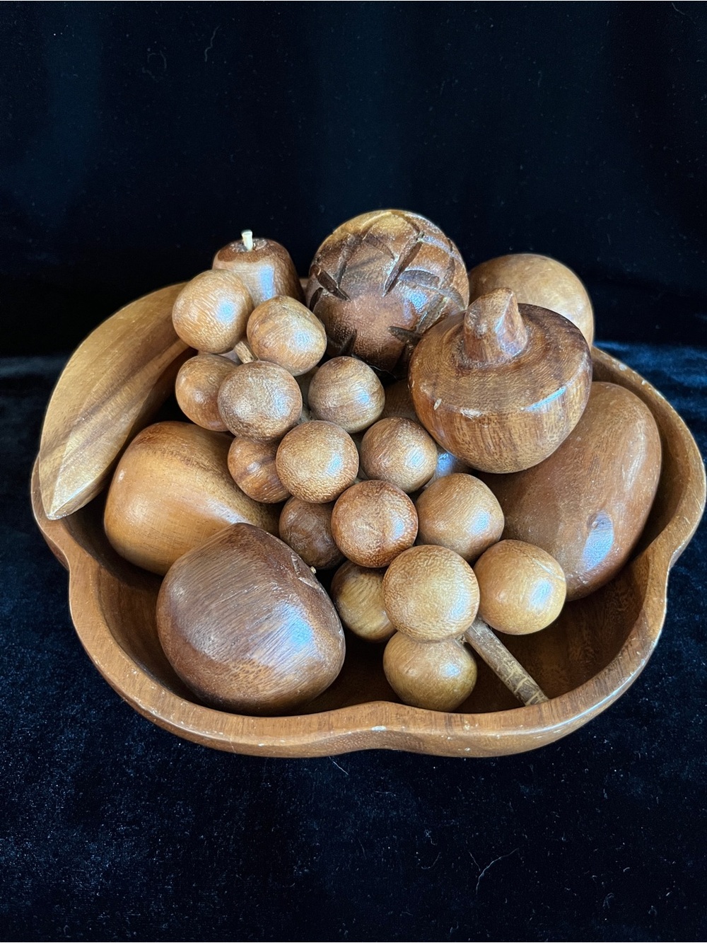 Vintage Carved Wood Fruit Bowl Set Monkey Pod Style Scalloped Bowl Set Of 12